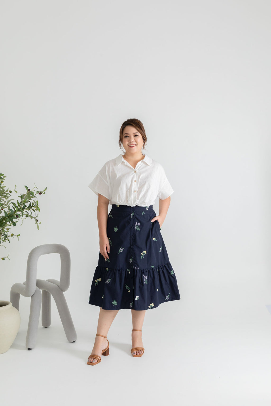 Embroidery Elastic-back Midi Skirt (Navy Wild Florals)