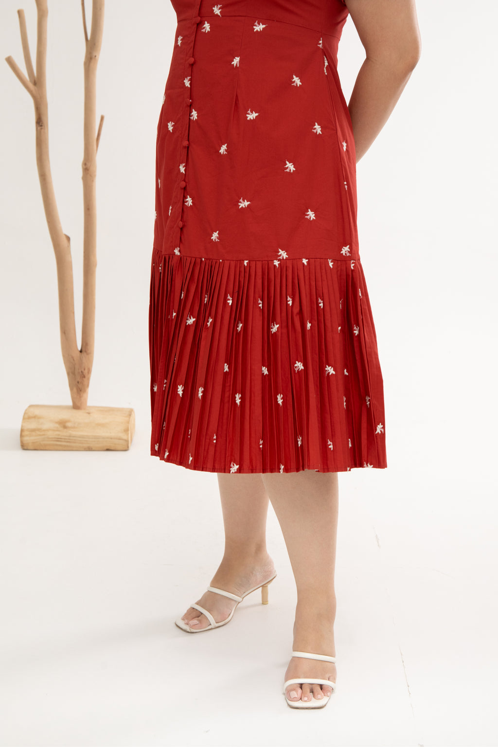 Pleats Bottom Embroidery Midi Dress (Édition limitée - Red)