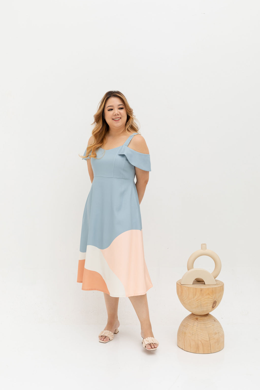 Eloise Cold Shoulder Dress (édition limitée print - Sunrise Sky)