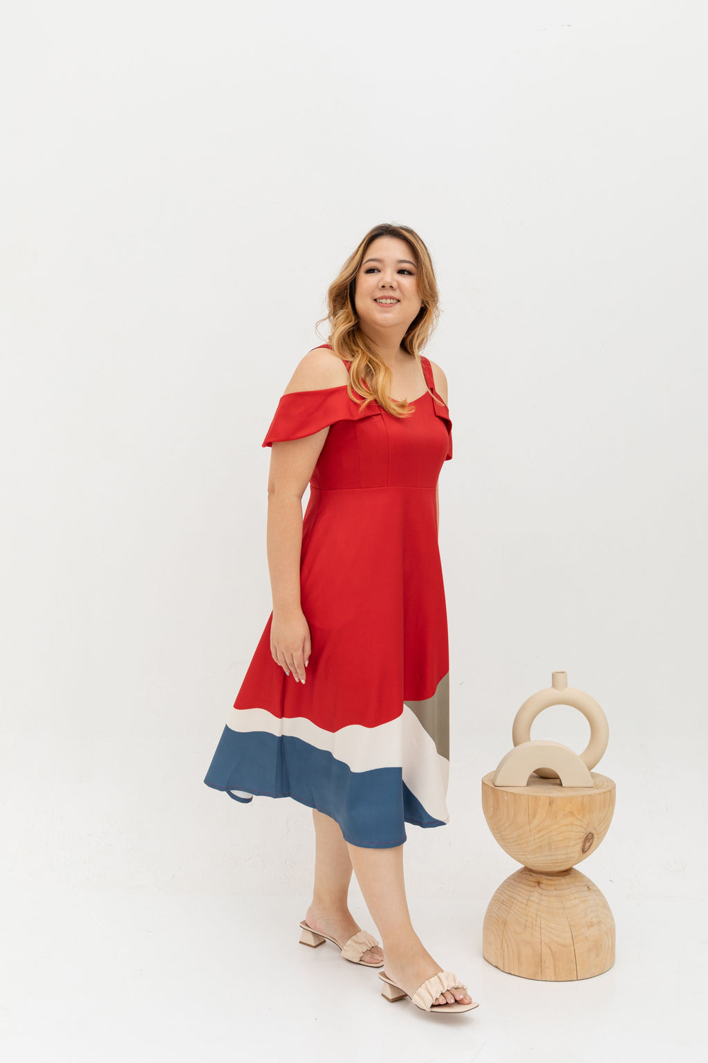 Eloise Cold Shoulder Dress (édition limitée print - Sunrise Scarlet)